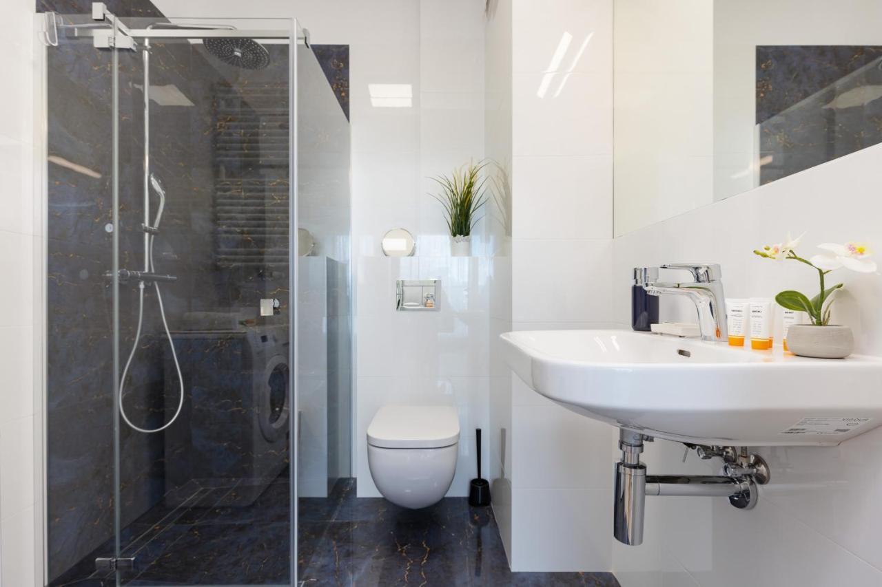 Warszawa Srodmiescie Bonifraterska Apartments By Noclegi Renters Екстериор снимка