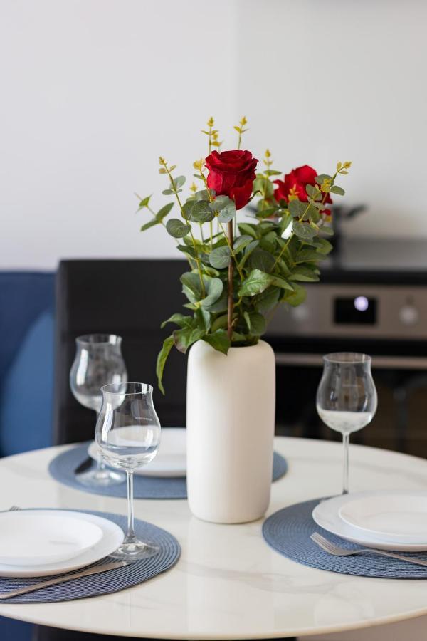 Warszawa Srodmiescie Bonifraterska Apartments By Noclegi Renters Екстериор снимка