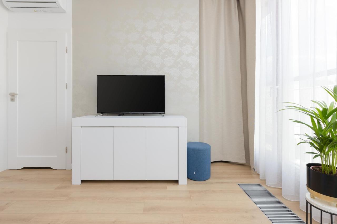 Warszawa Srodmiescie Bonifraterska Apartments By Noclegi Renters Екстериор снимка